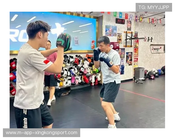 拳击擂台巨星夜拳拳到肉引爆全场讨论